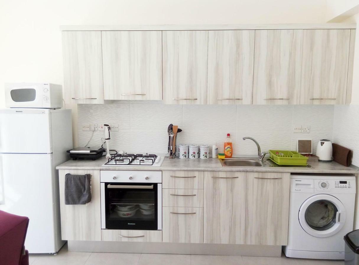 Long Beach Holiday Apartments Trikomo Bagian luar foto