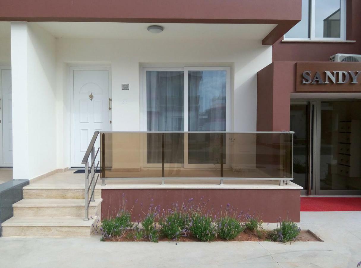 Long Beach Holiday Apartments Trikomo Bagian luar foto